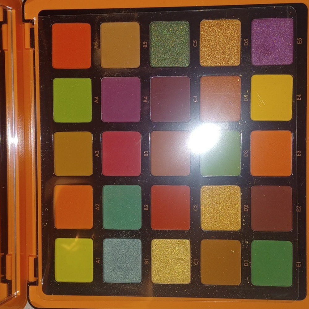 ABH Norvina Collection Eyeshadow Palette Vol 3 - Picture 2 of 2